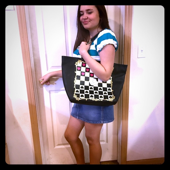 Betsey Johnson Handbags - 💙EUC Authentic Betsey Johnson Handbag